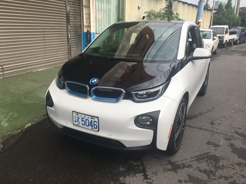 i3 BMW油電增程版 汽油+充電 可領電動車牌 免繳 牌照稅 燃料稅 群上汽車 